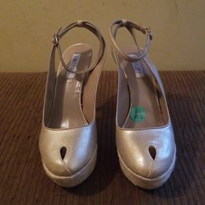 Jennifer Lopez platforms